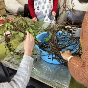 リース作りの様子（1）